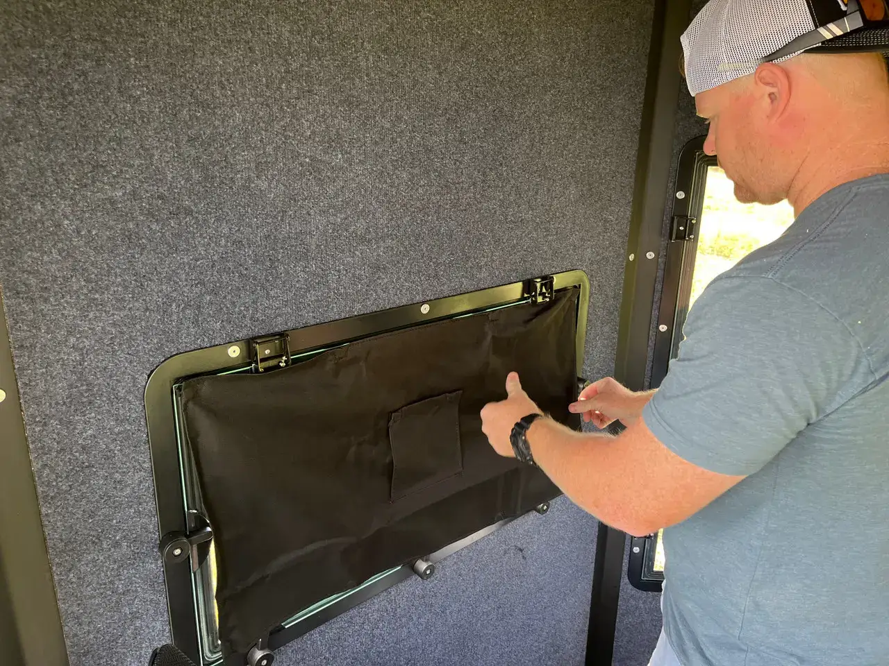 UNIVERSAL BOX BLIND MAGNETIC CURTAIN KIT - Image 2